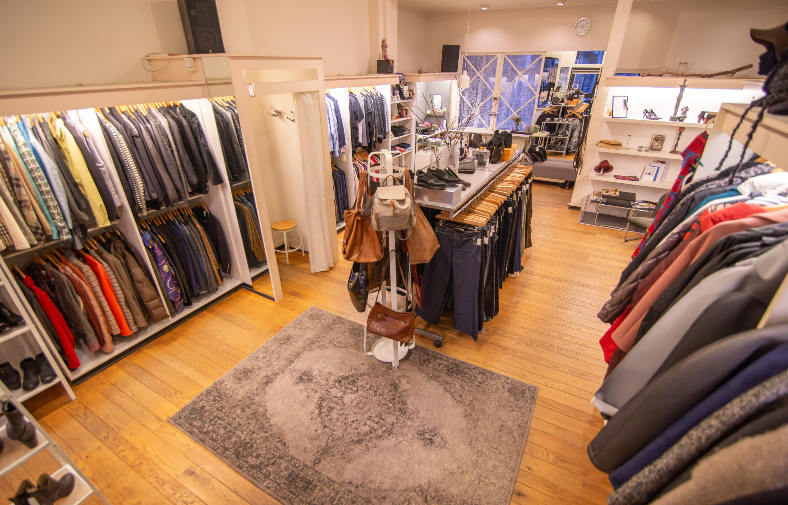 Second Rose/ winkel met duurdere 2de hands kleding in Nijmegen.