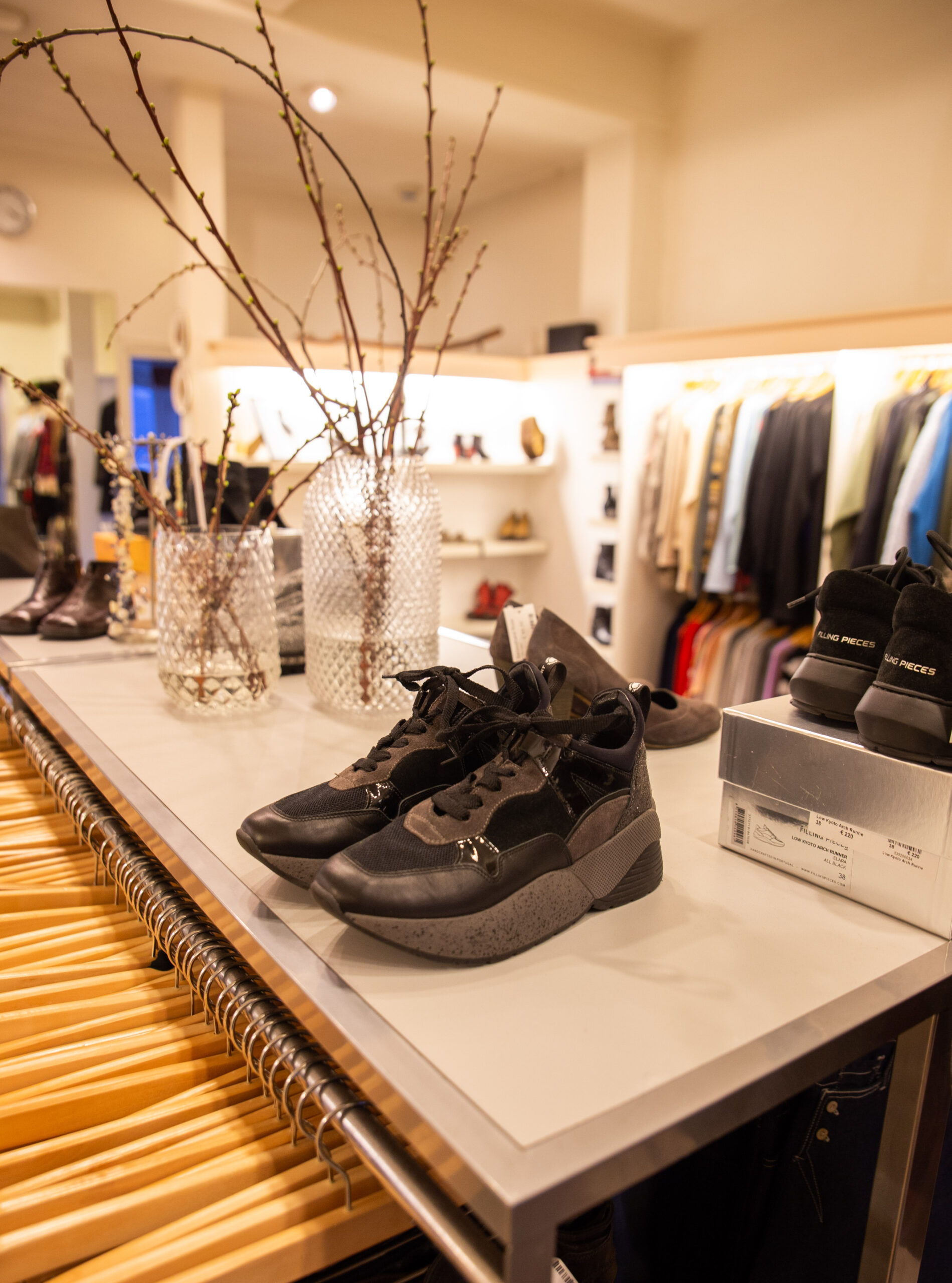 Tweedehands schoenen bij Second Rosé in Nijmegen. 2de hands klerenwinkel.