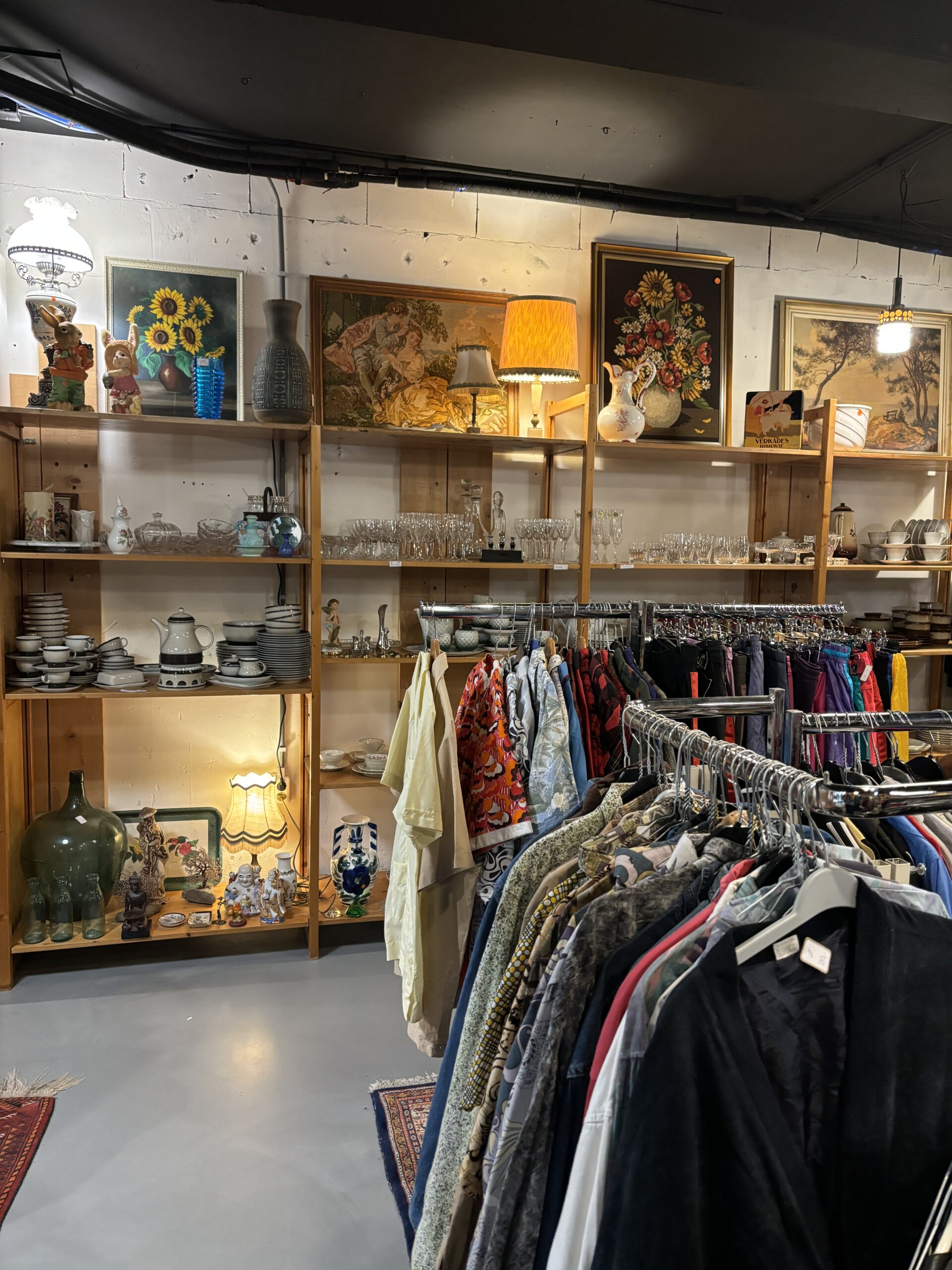 Vintage winkel: A Trip Down Memory Lane/ Molenpoort Nijmegen.