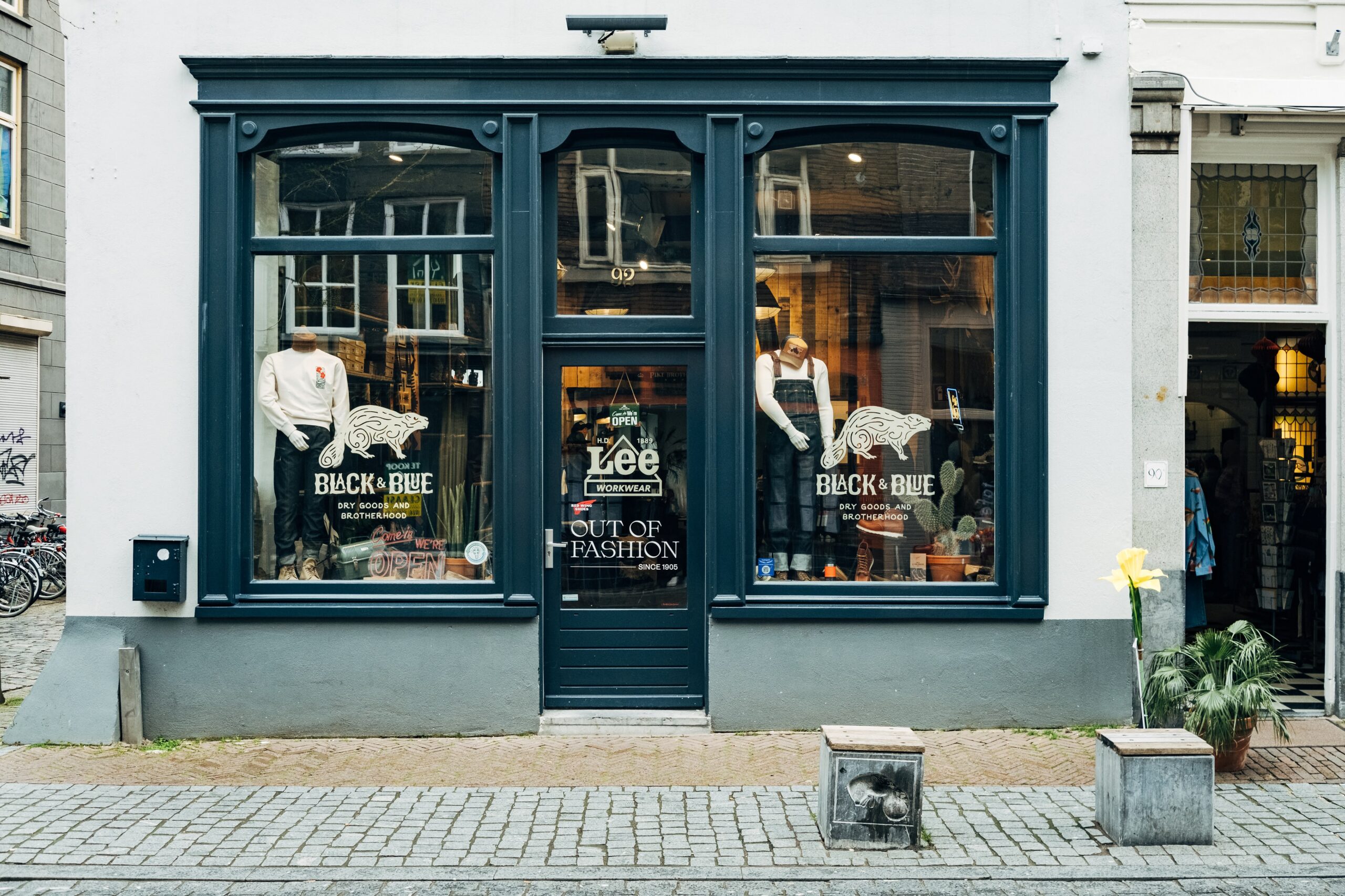 Voorkant Black & Blue Nijmegen/ Lange Hezelstraat/ stoere mannenkleding.