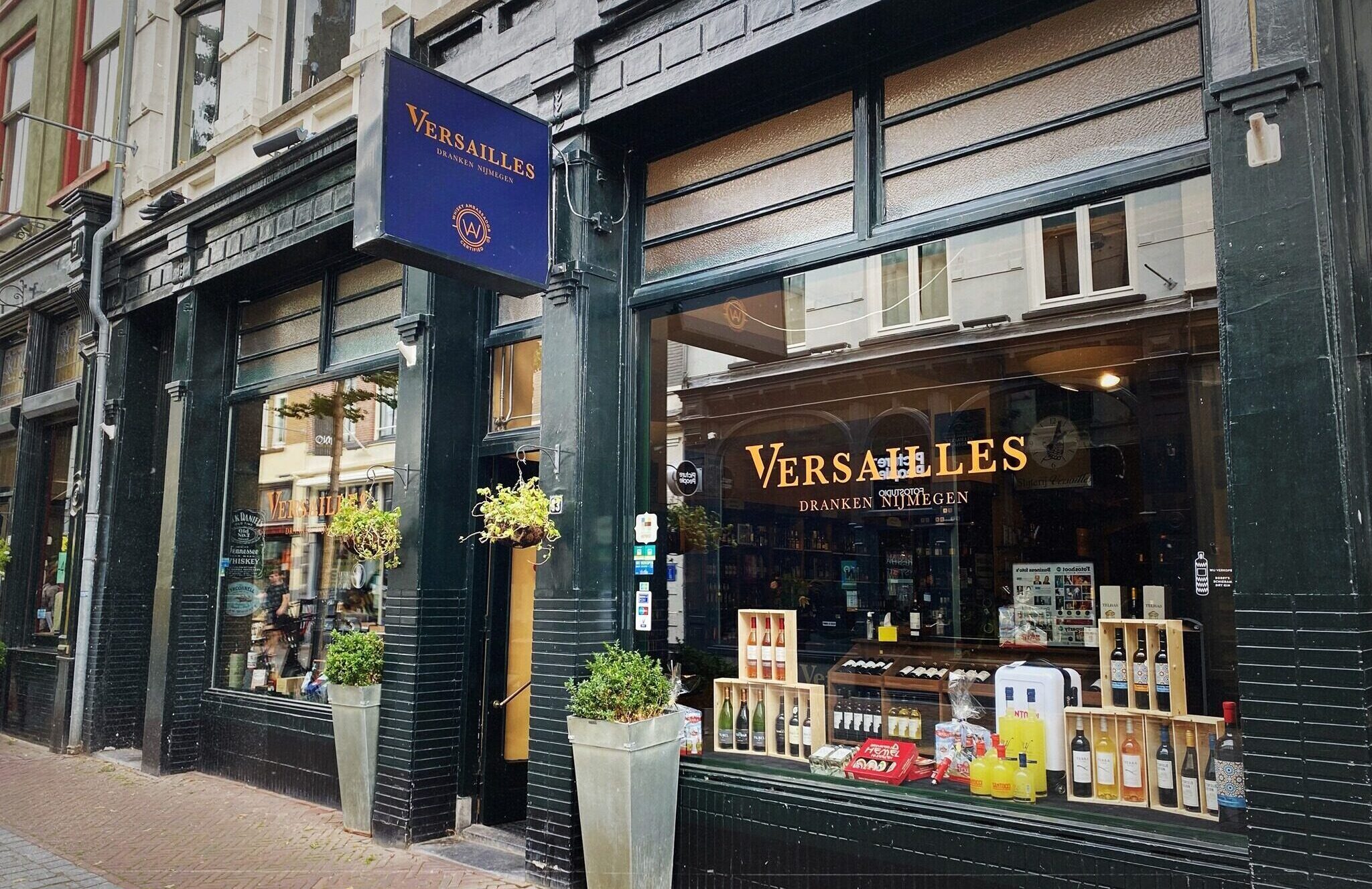 Voorkant Versailles Nijmegen.